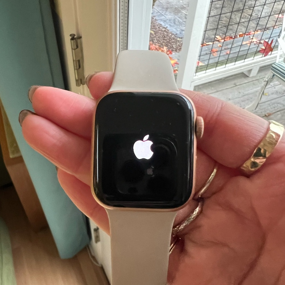 APPLE WATCH ⌚️ Rose Gold SE Generation
